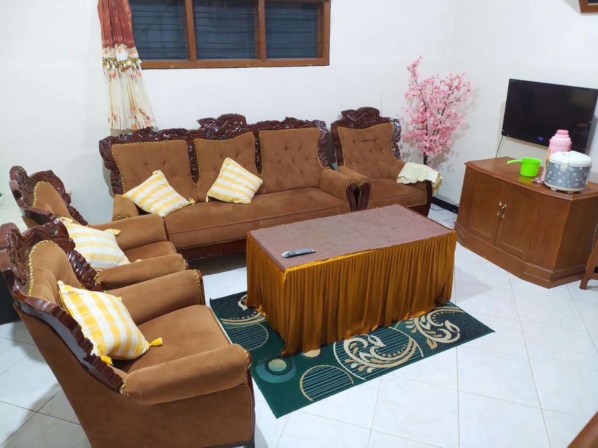 Dinotiyo Homestay Batu  Ngoại thất bức ảnh