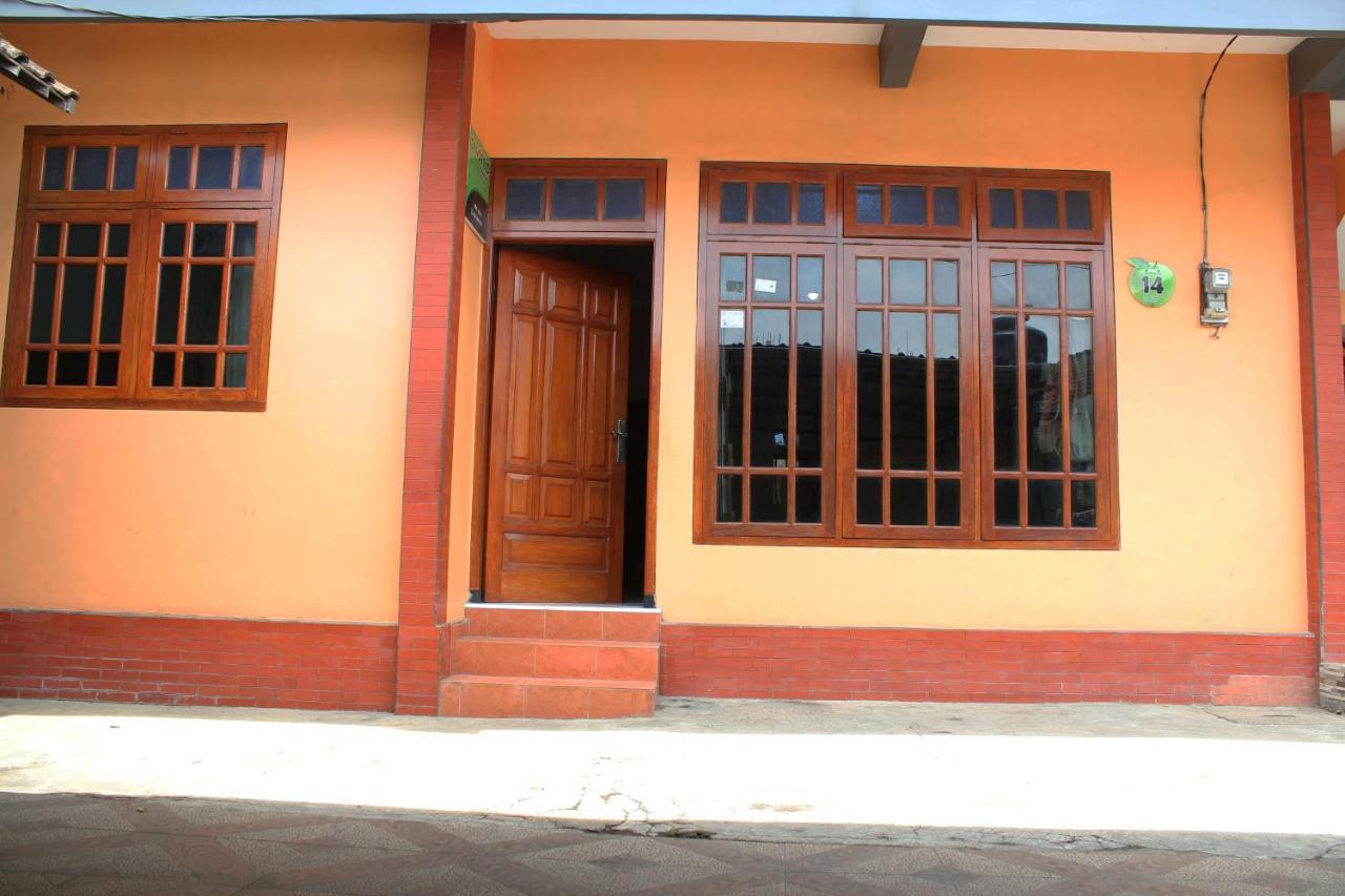 Dinotiyo Homestay Batu  Ngoại thất bức ảnh